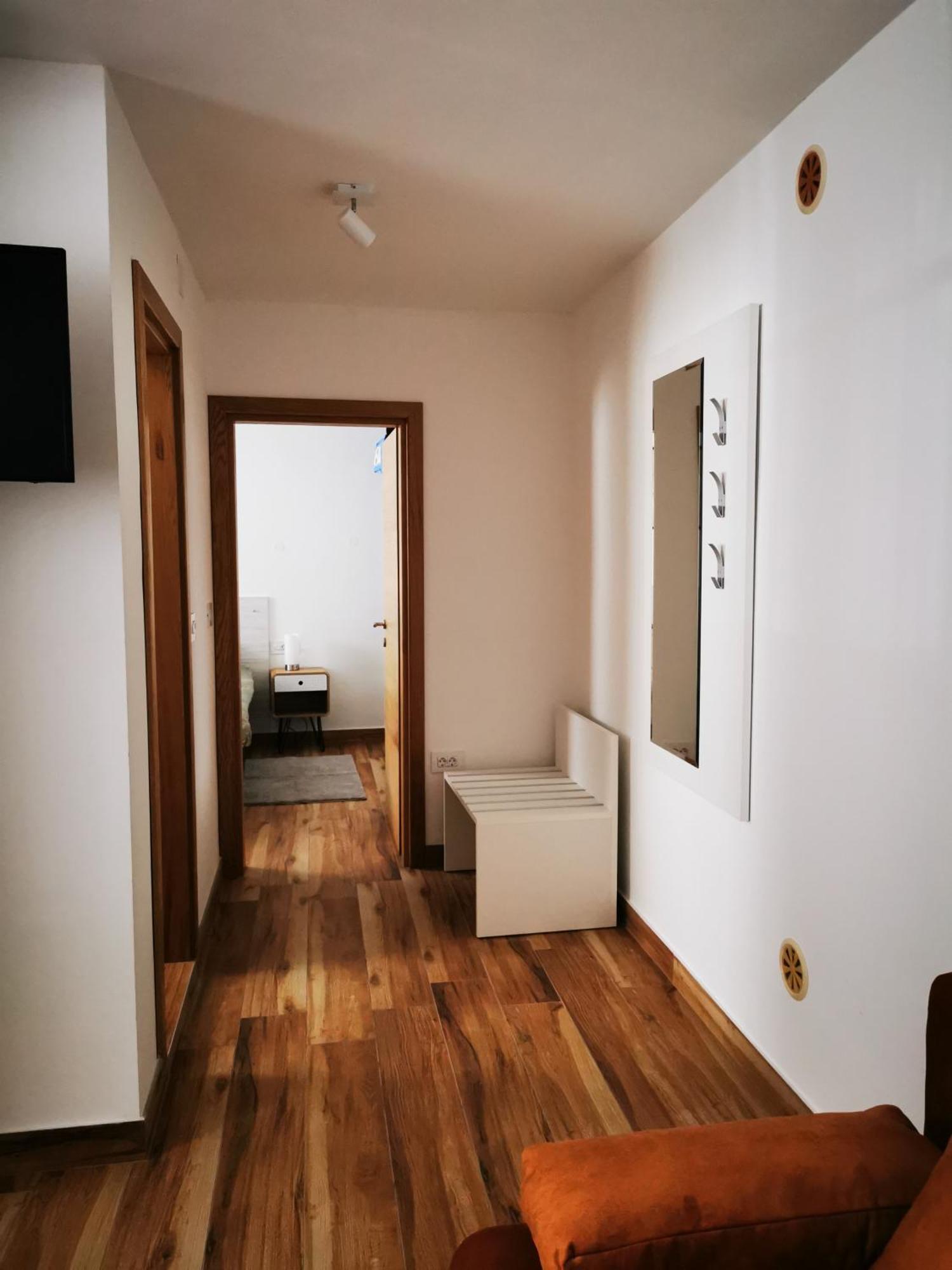 Lux Apartments In Downtown プーラ エクステリア 写真