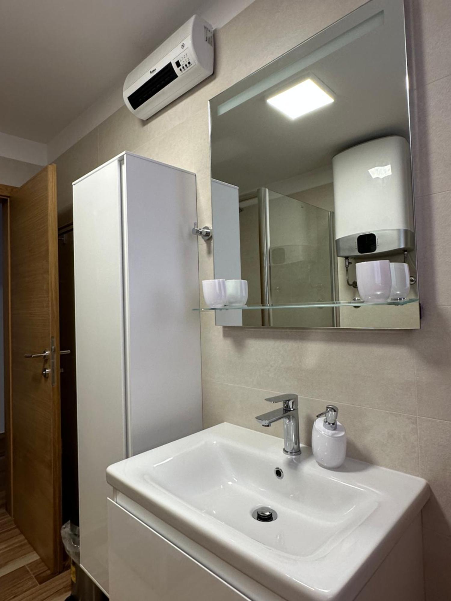 Lux Apartments In Downtown プーラ エクステリア 写真