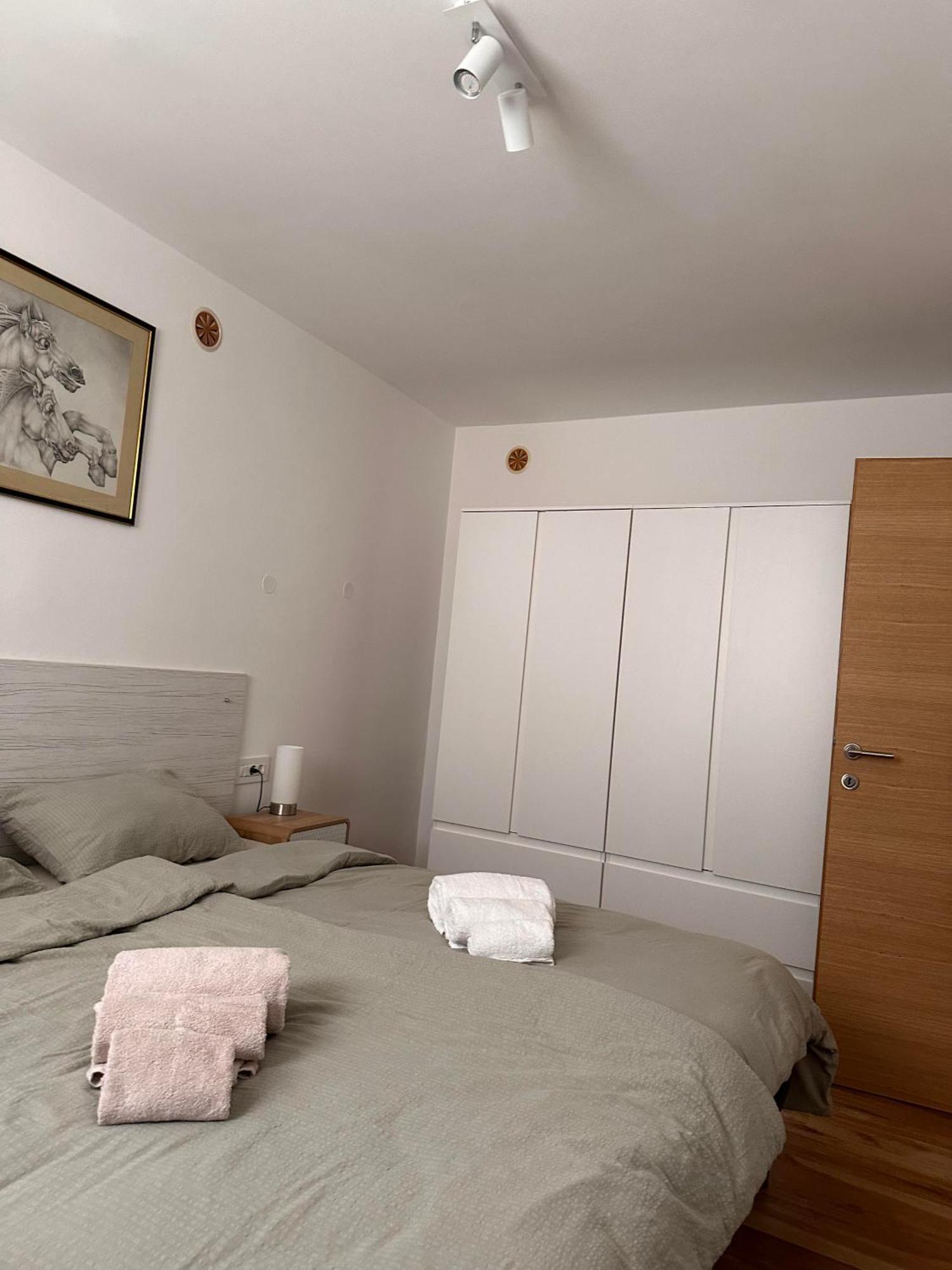 Lux Apartments In Downtown プーラ エクステリア 写真