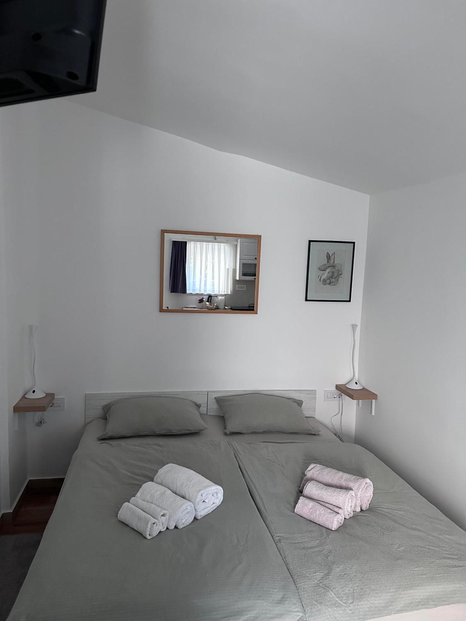 Lux Apartments In Downtown プーラ エクステリア 写真
