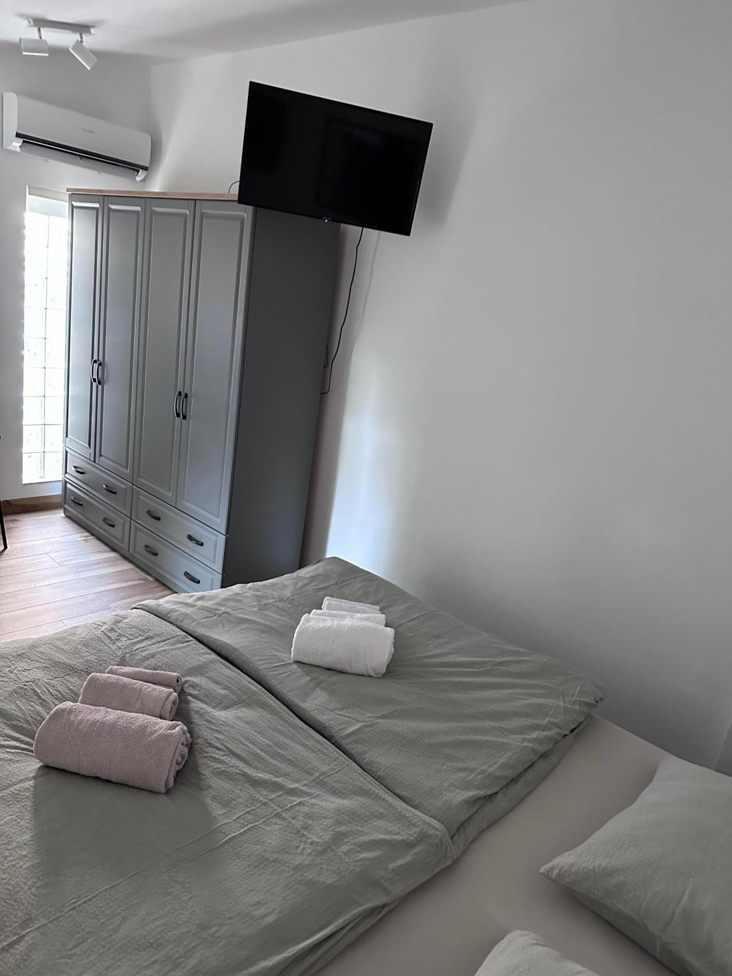 Lux Apartments In Downtown プーラ エクステリア 写真